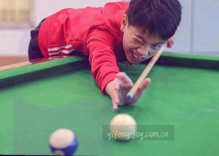 手机屏幕显示易丰娱乐安卓焕新版的适配机型核对界面